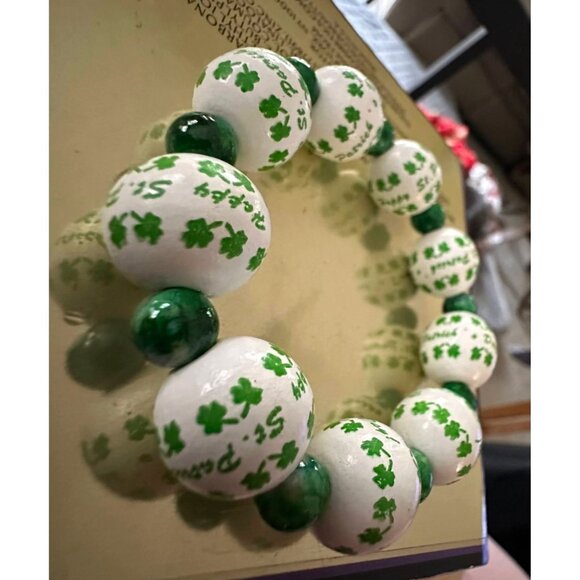 Happy St Patricks Day Shamrock Wood Beaded Stretch Bracelet Marbled Acce… - Picture 11 of 12
